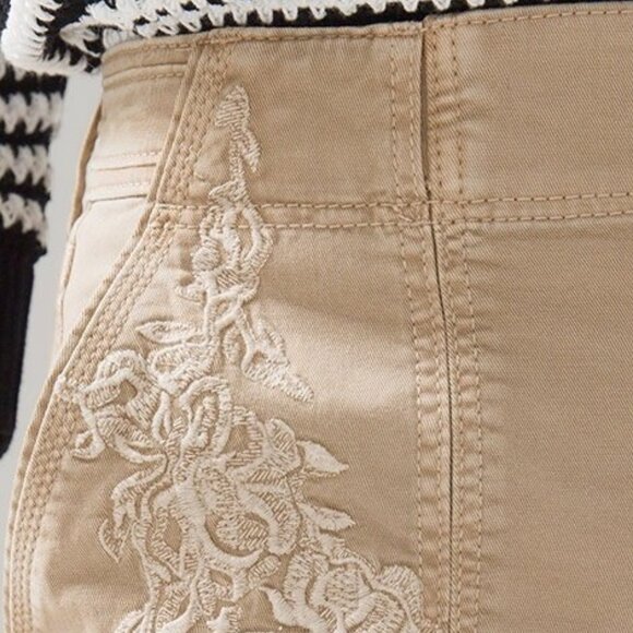 WHBM $110 EMBROIDERED Mid-Rise Pret-A-Pedi Crop Pants 12R - Picture 9 of 12